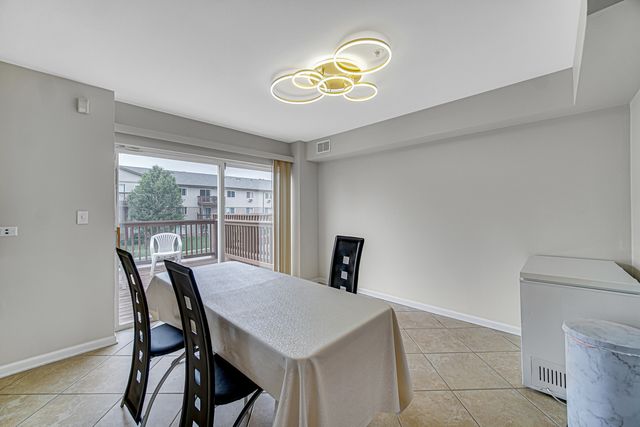 673 E FOUNTAINVIEW Drive 673, Mundelein, IL 60060