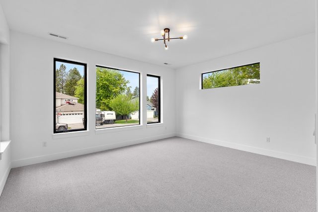 5211 S Fairfax Ln, Spokane Valley, WA 99037