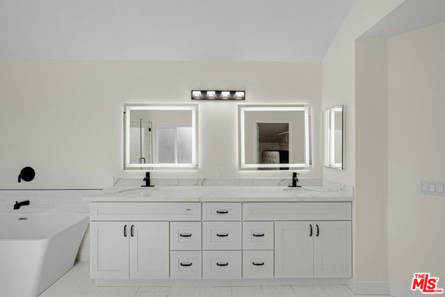 9633 Lilly Court, Los Angeles, CA 91325