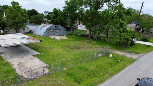 400 Dreamland Avenue, Crosby, TX 77532