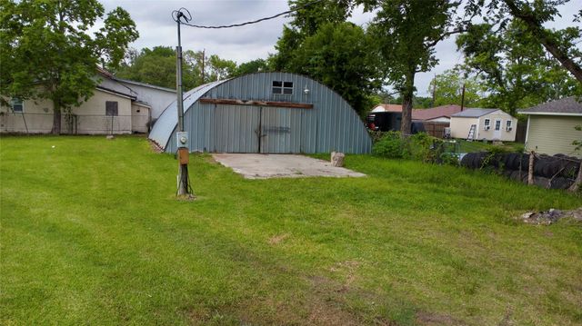 400 Dreamland Avenue, Crosby, TX 77532