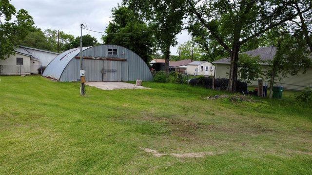 400 Dreamland Avenue, Crosby, TX 77532