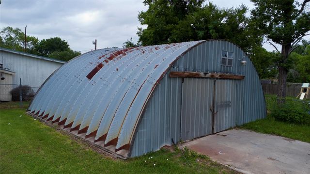 400 Dreamland Avenue, Crosby, TX 77532