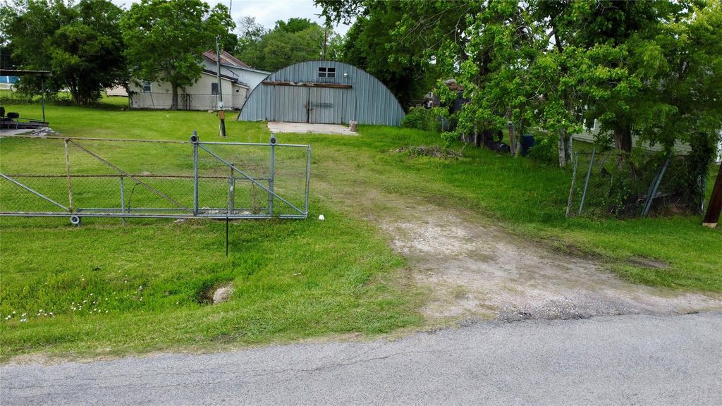 400 Dreamland Avenue, Crosby, TX 77532
