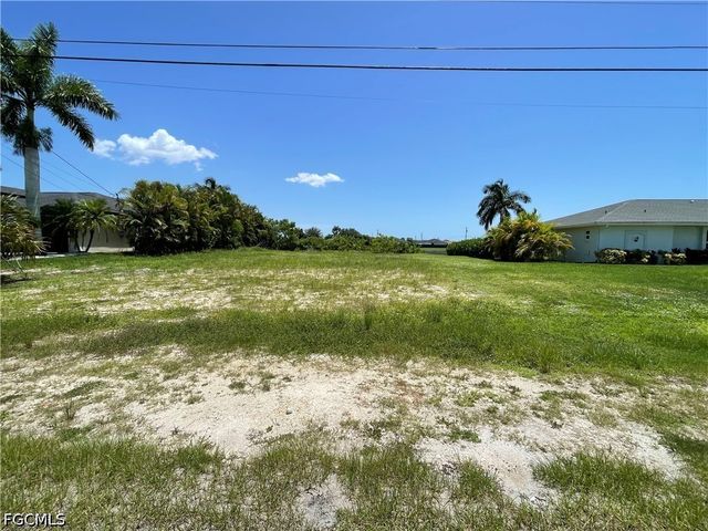 424 NE 9th ST, Cape Coral, FL 33909