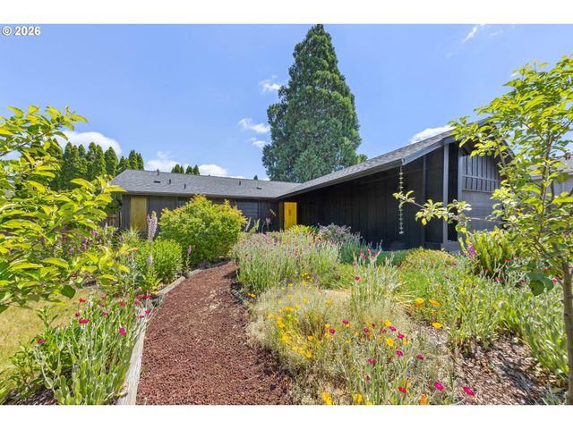 4485 BRIARS St, Eugene, OR 97404