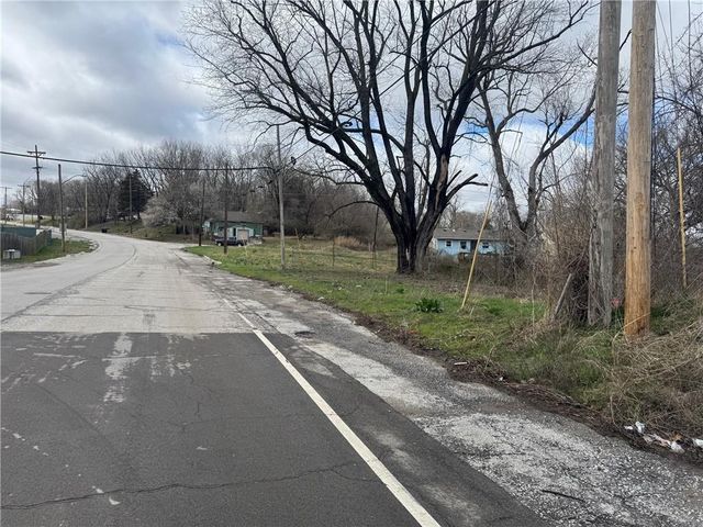 9010 E Wilson Road, Independence, MO 64053