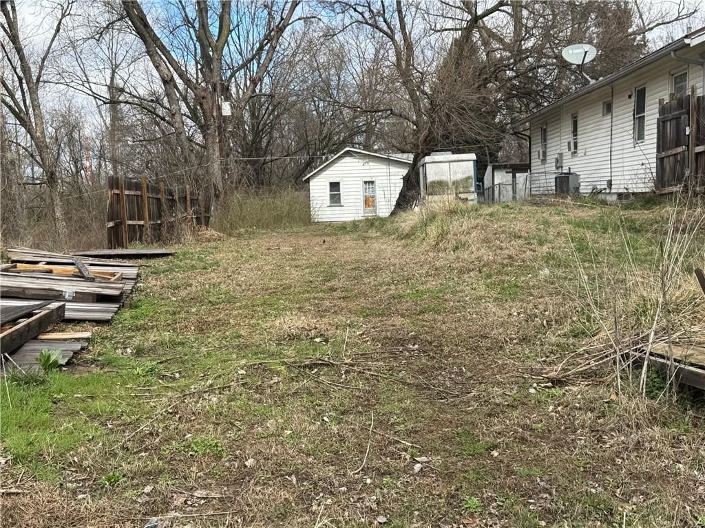 9010 E Wilson Road, Independence, MO 64053