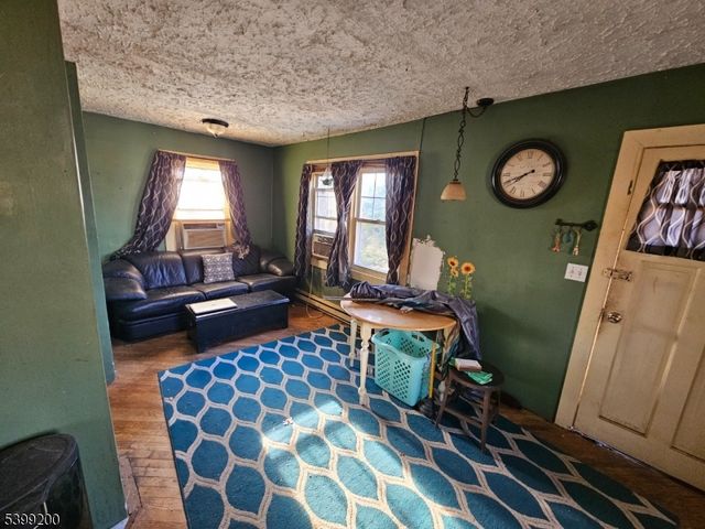 3 Elm St, Wanaque Boro, NJ 07420