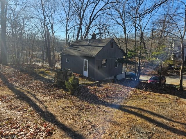 3 Elm St, Wanaque Boro, NJ 07420