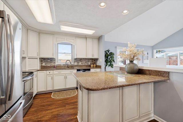 1006 Woodridge, Brownsburg, IN 46112