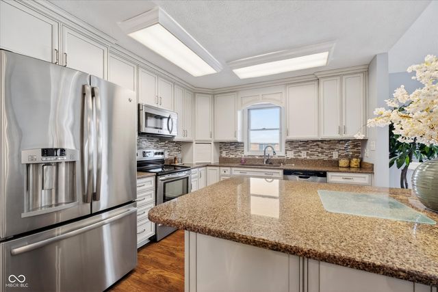 1006 Woodridge, Brownsburg, IN 46112