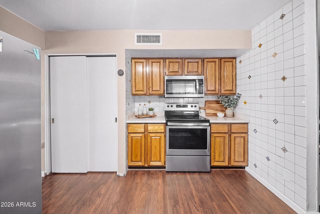 10122 W Turney Avenue, Phoenix, AZ 85037