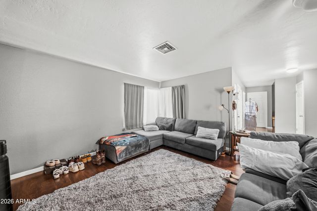 10122 W Turney Avenue, Phoenix, AZ 85037