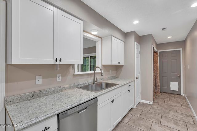 101 Donna Court, Hubert, NC 28539