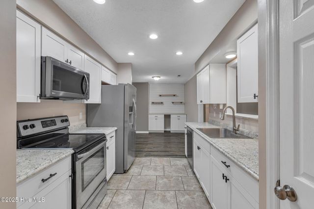 101 Donna Court, Hubert, NC 28539