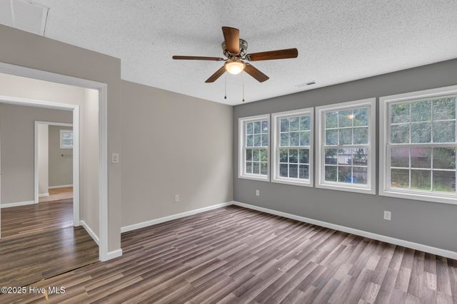 101 Donna Court, Hubert, NC 28539