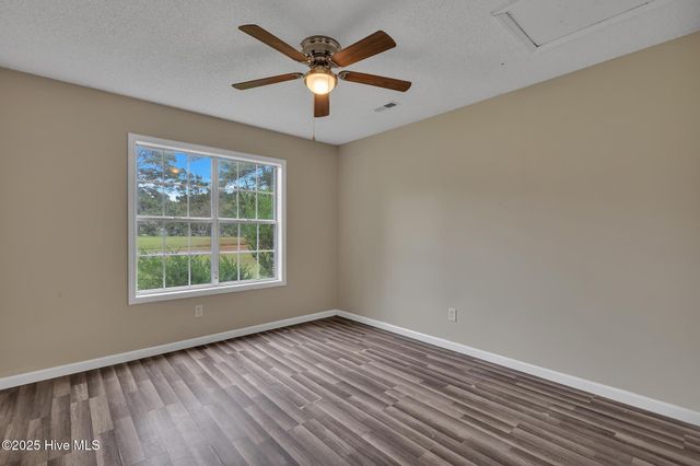 101 Donna Court, Hubert, NC 28539