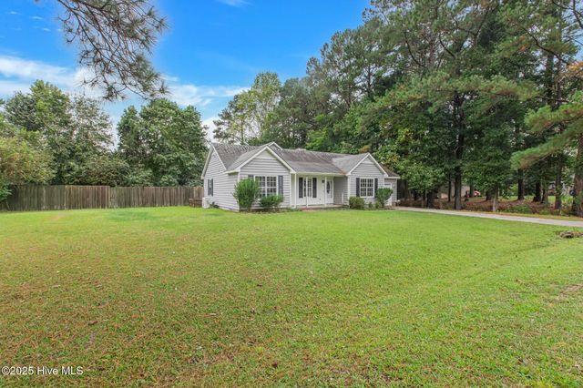101 Donna Court, Hubert, NC 28539