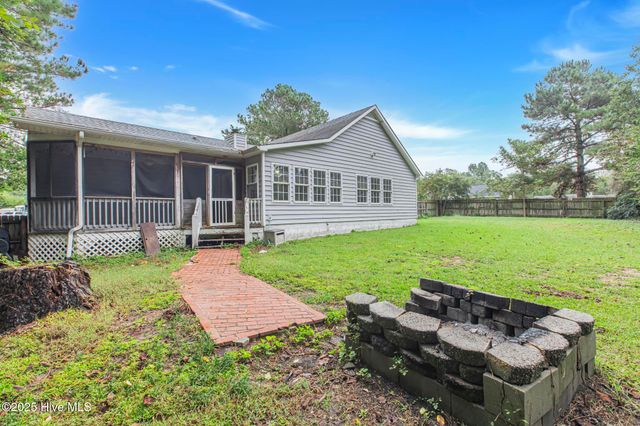 101 Donna Court, Hubert, NC 28539