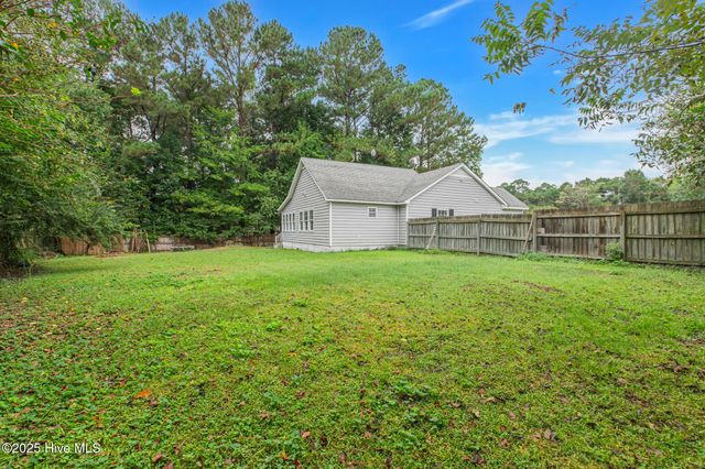 101 Donna Court, Hubert, NC 28539