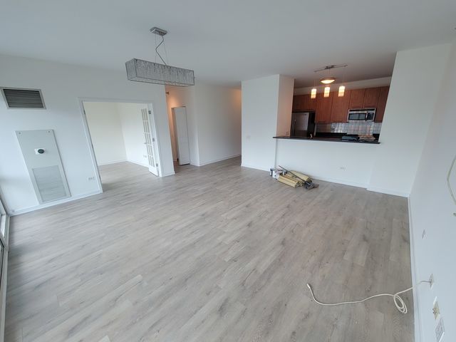 757 N Orleans Street 1004, Chicago, IL 60654