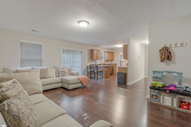 223 Stockbridge Drive, Spartanburg, SC 29301