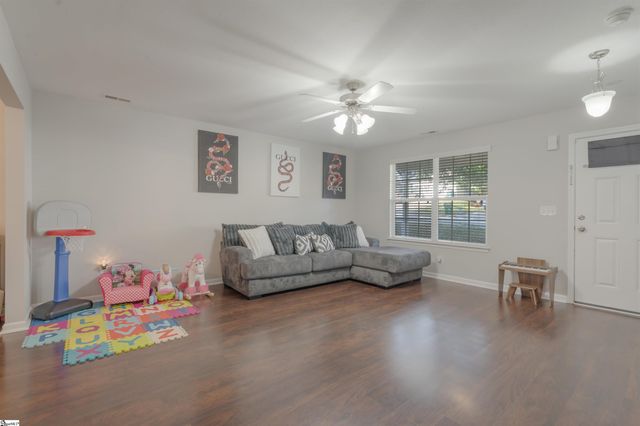 223 Stockbridge Drive, Spartanburg, SC 29301