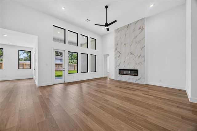 2505 Barton Creek Trail Dr, Friendswood, TX 77546