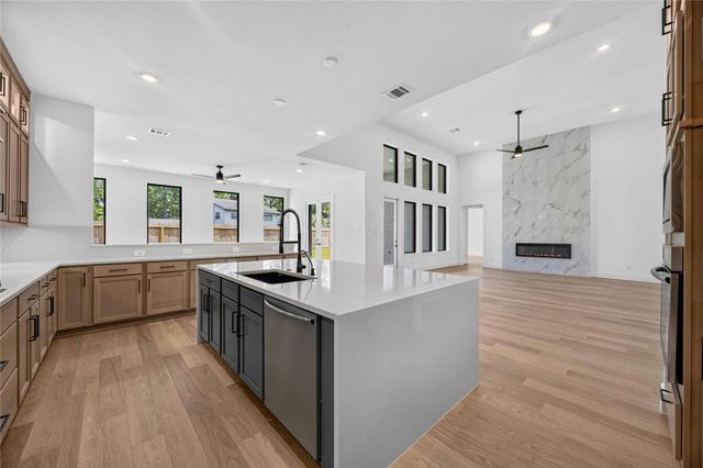 2505 Barton Creek Trail Dr, Friendswood, TX 77546