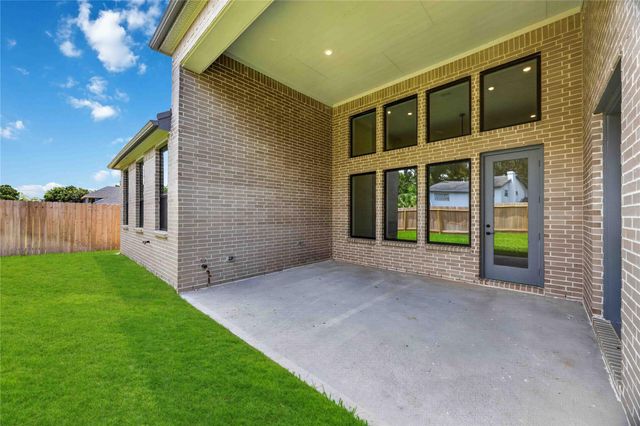 2505 Barton Creek Trail Dr, Friendswood, TX 77546