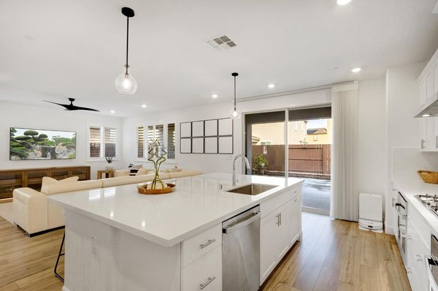 1008 Blue Range Way, Roseville, CA 95747