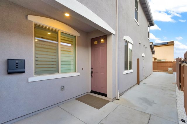 1008 Blue Range Way, Roseville, CA 95747