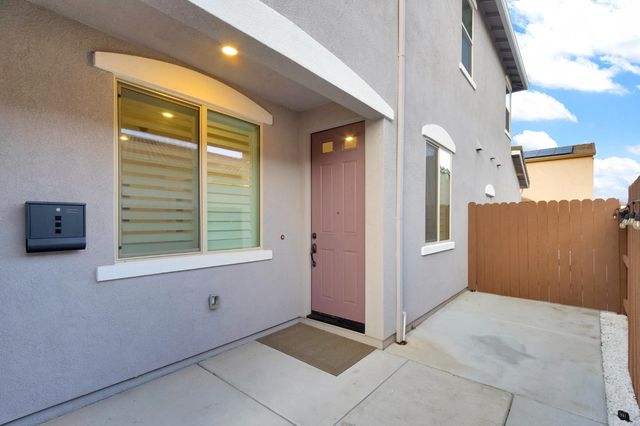 1008 Blue Range Way, Roseville, CA 95747