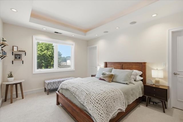 2627 N Sheffield Avenue 301, Chicago, IL 60614