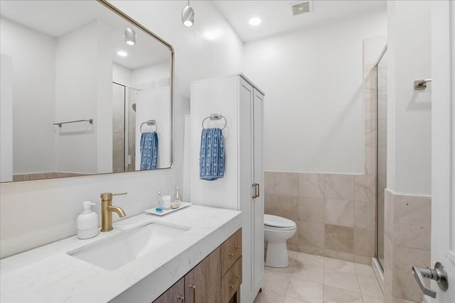 2627 N Sheffield Avenue 301, Chicago, IL 60614