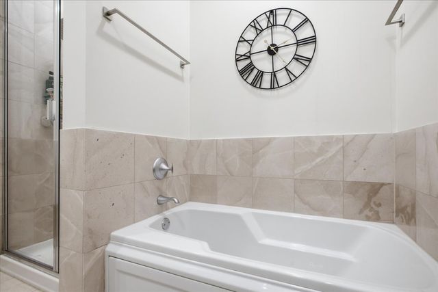 2627 N Sheffield Avenue 301, Chicago, IL 60614