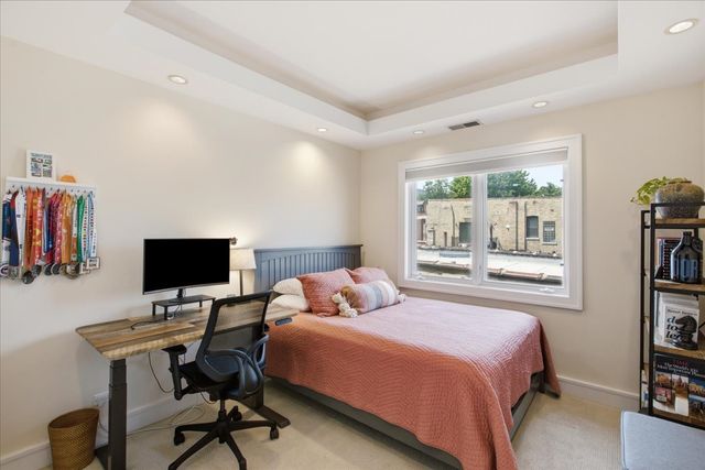 2627 N Sheffield Avenue 301, Chicago, IL 60614