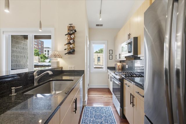 2627 N Sheffield Avenue 301, Chicago, IL 60614