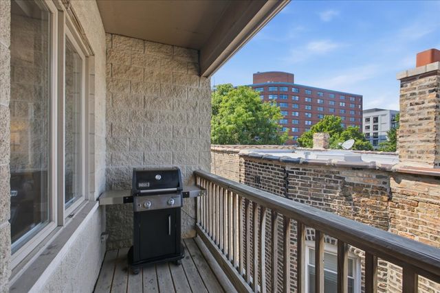 2627 N Sheffield Avenue 301, Chicago, IL 60614