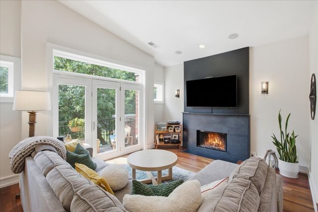 2627 N Sheffield Avenue 301, Chicago, IL 60614