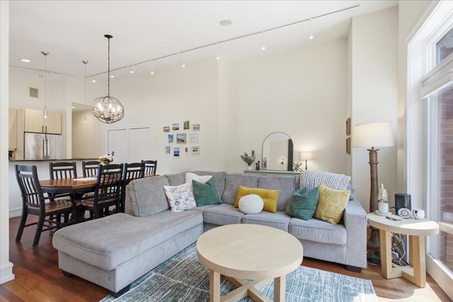 2627 N Sheffield Avenue 301, Chicago, IL 60614