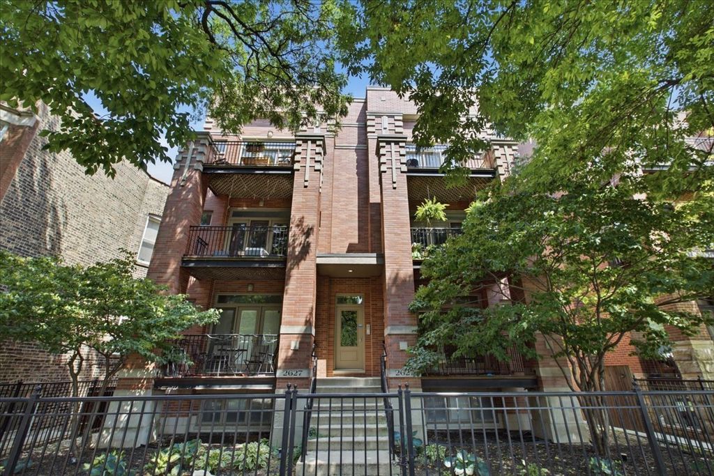 2627 N Sheffield Avenue 301, Chicago, IL 60614