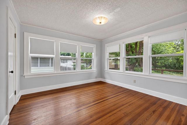 135 S Volustia Avenue, Wichita, KS 67211