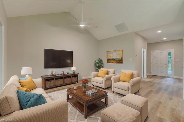 118 Sanderlyn Court, Eden, NC 27288