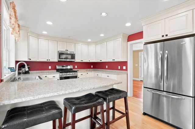 35 Elm Park, Groveland, MA 01834