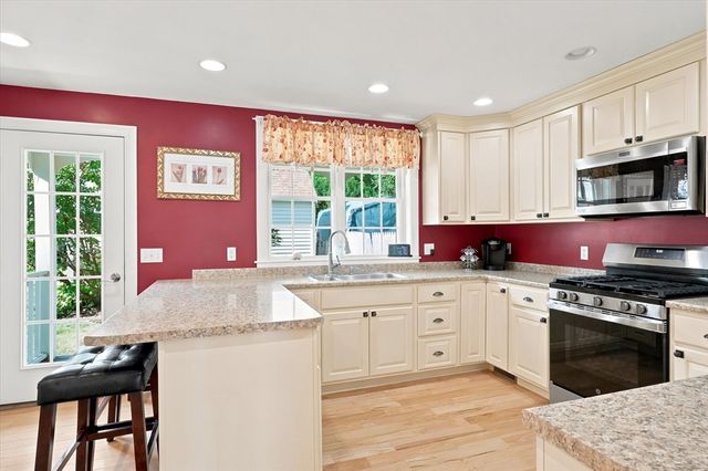 35 Elm Park, Groveland, MA 01834