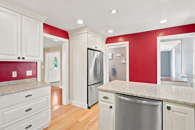 35 Elm Park, Groveland, MA 01834