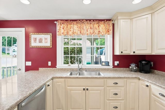 35 Elm Park, Groveland, MA 01834