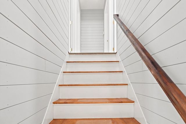 35 Elm Park, Groveland, MA 01834
